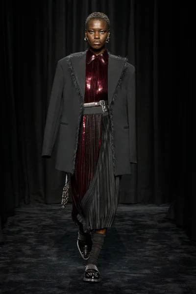 Look 11